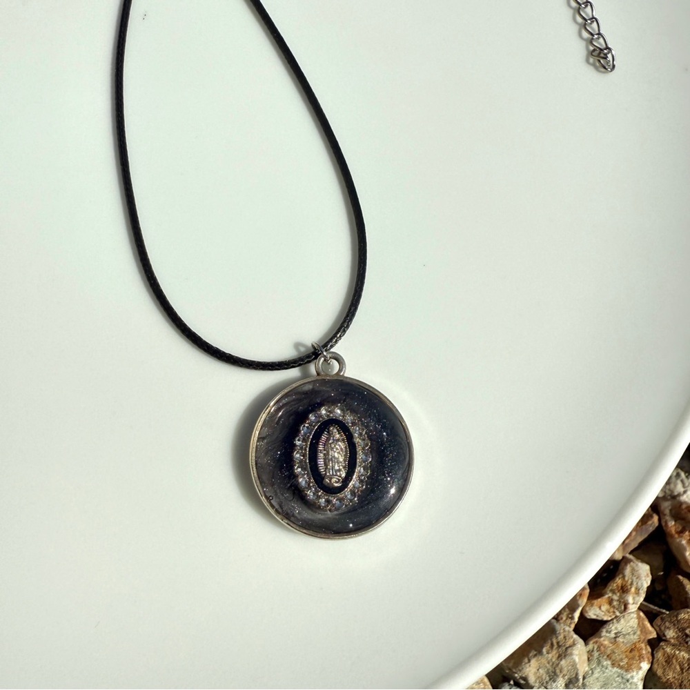 Elegant Silver Resin Pendant Necklace Handmade - Picture 2 of 6